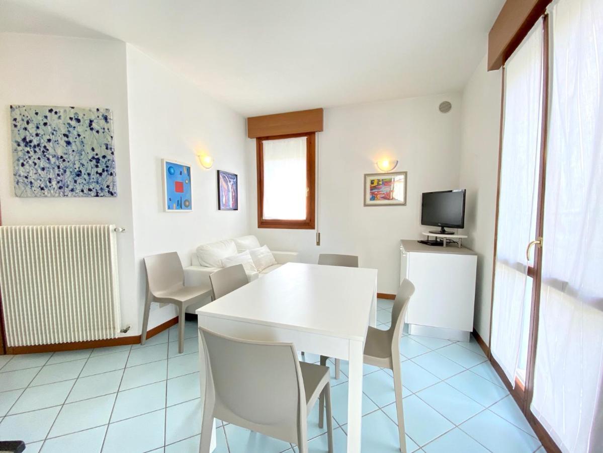 Villa Santin Carraro Immobiliare - Family Apartments Lido di Jesolo Exterior foto
