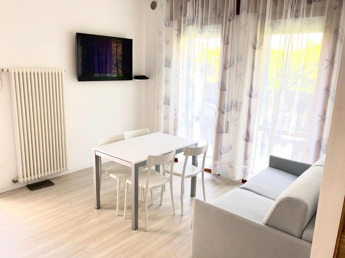 Villa Santin Carraro Immobiliare - Family Apartments Lido di Jesolo Exterior foto