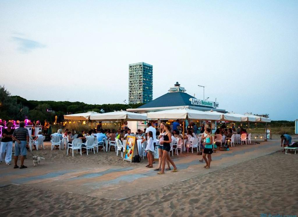 Villa Santin Carraro Immobiliare - Family Apartments Lido di Jesolo Exterior foto