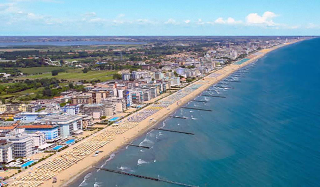 Villa Santin Carraro Immobiliare - Family Apartments Lido di Jesolo Exterior foto