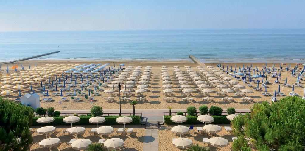 Villa Santin Carraro Immobiliare - Family Apartments Lido di Jesolo Exterior foto
